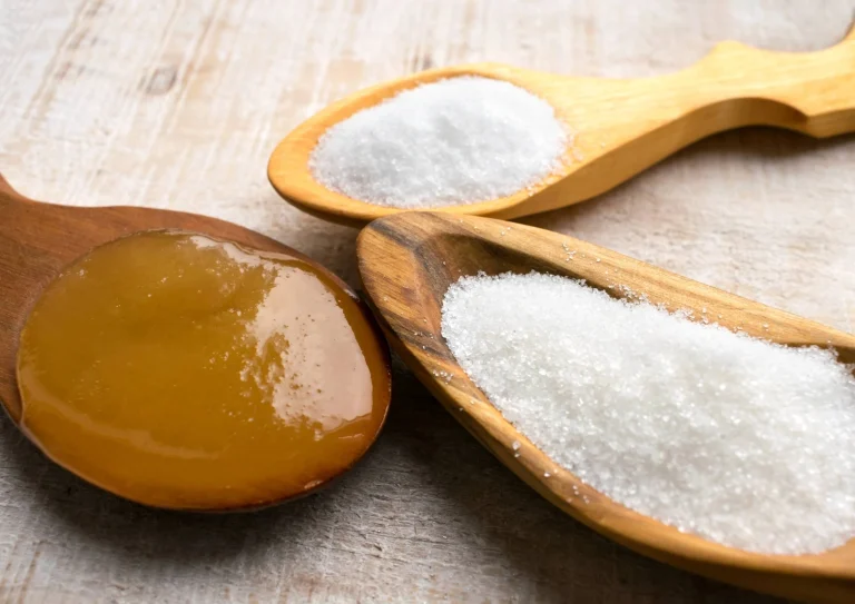 sugar on wooden utensils