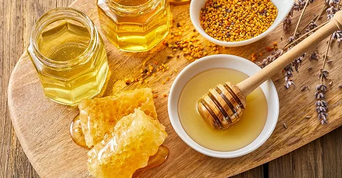 dripping honey in the plate