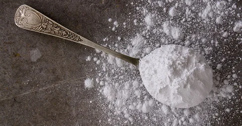 powder on the metal spoon